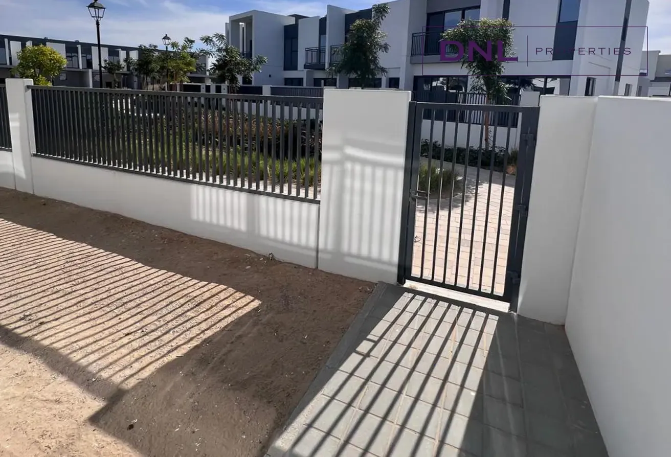 Vacant | Single Row | L-shape Garden