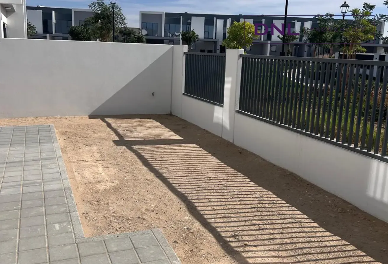 Vacant | Single Row | L-shape Garden