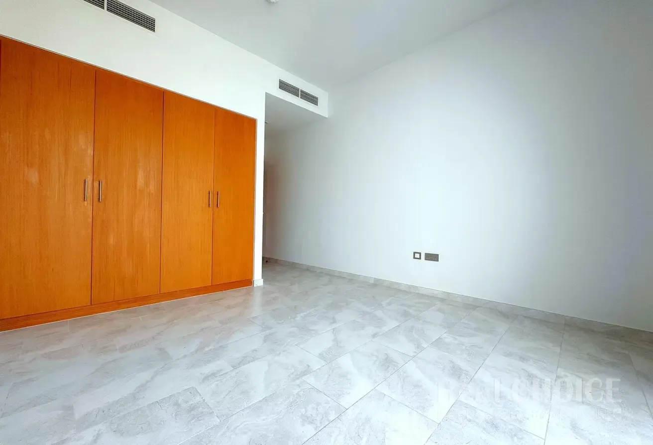 Brand New| Close to Pool| Vacant| Spacious