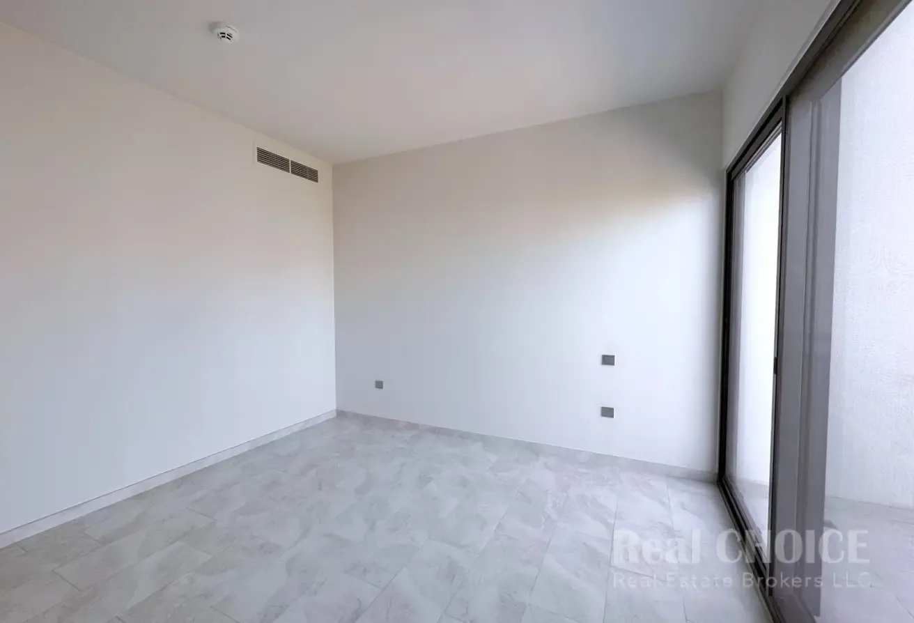 Brand New| Close to Pool| Vacant| Spacious