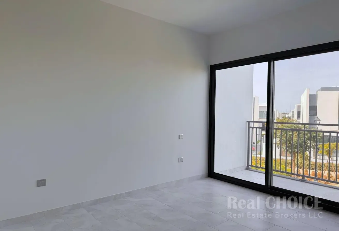 Brand New| Close to Pool| Vacant| Spacious