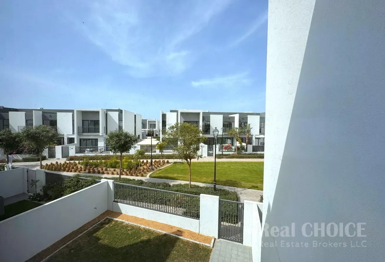 Brand New| Close to Pool| Vacant| Spacious
