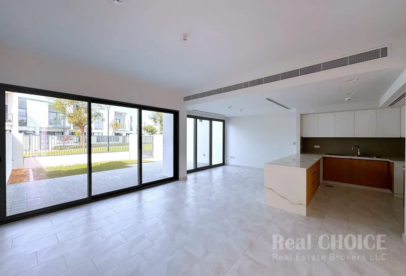 Brand New| Close to Pool| Vacant| Spacious