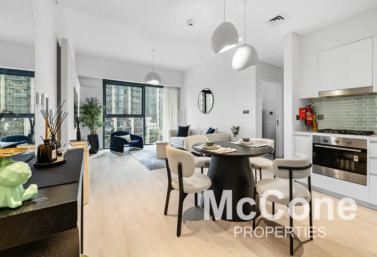 Upgraded | Modern Style | Great Area in Downtown