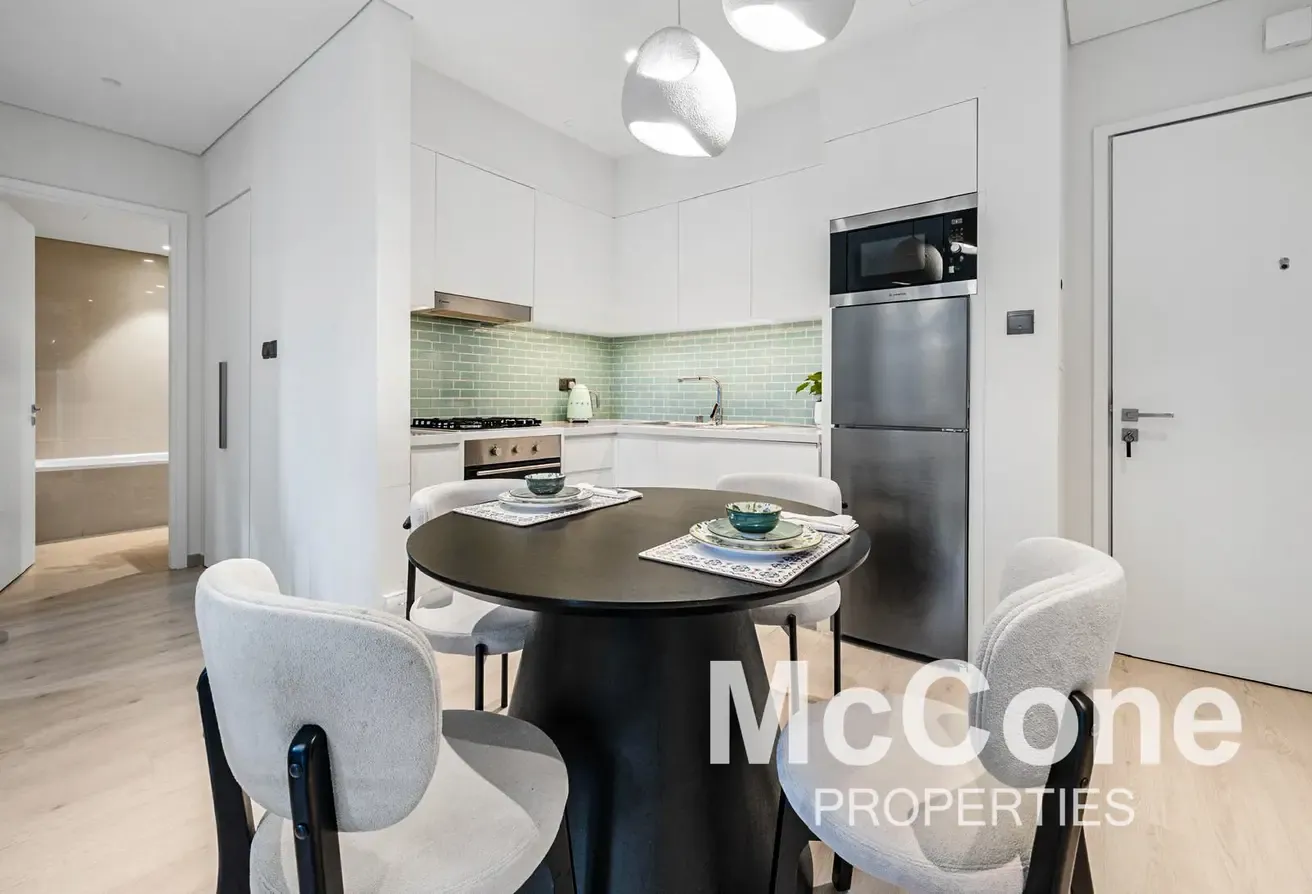 Upgraded | Modern Style | Great Area in Downtown
