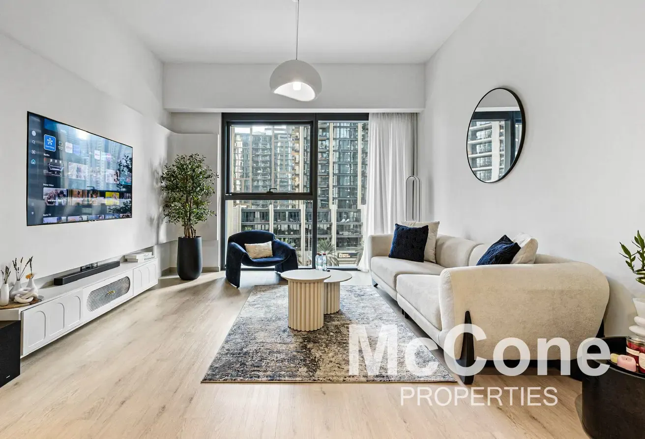 Upgraded | Modern Style | Great Area in Downtown