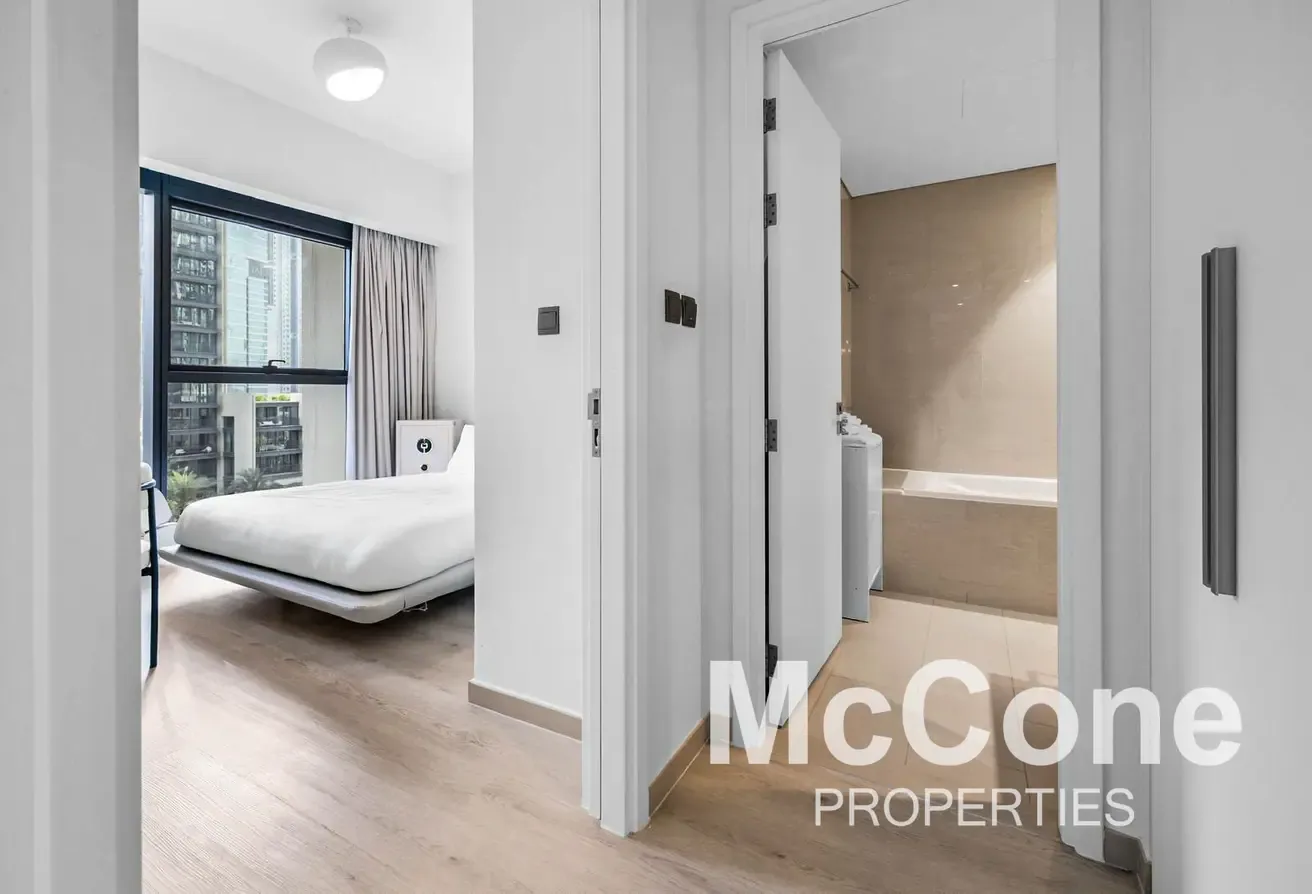 Upgraded | Modern Style | Great Area in Downtown