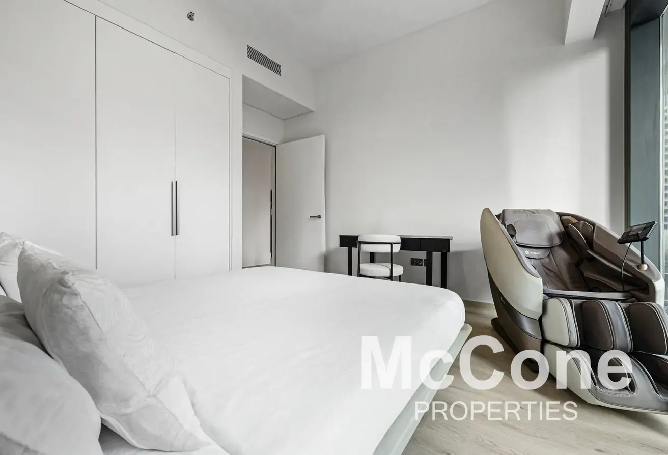 Upgraded | Modern Style | Great Area in Downtown