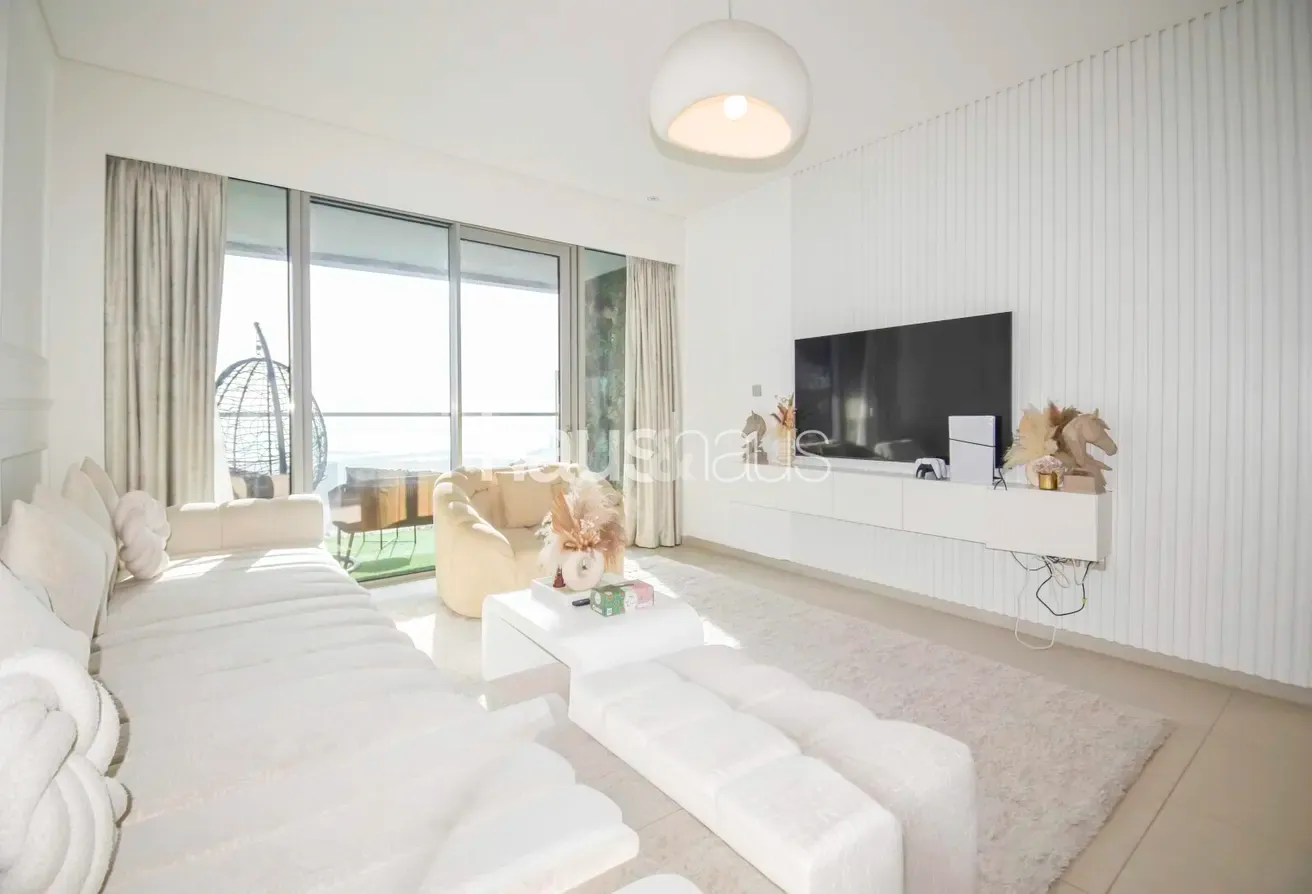 Furnished Luxury | High Floor| Skyline Views