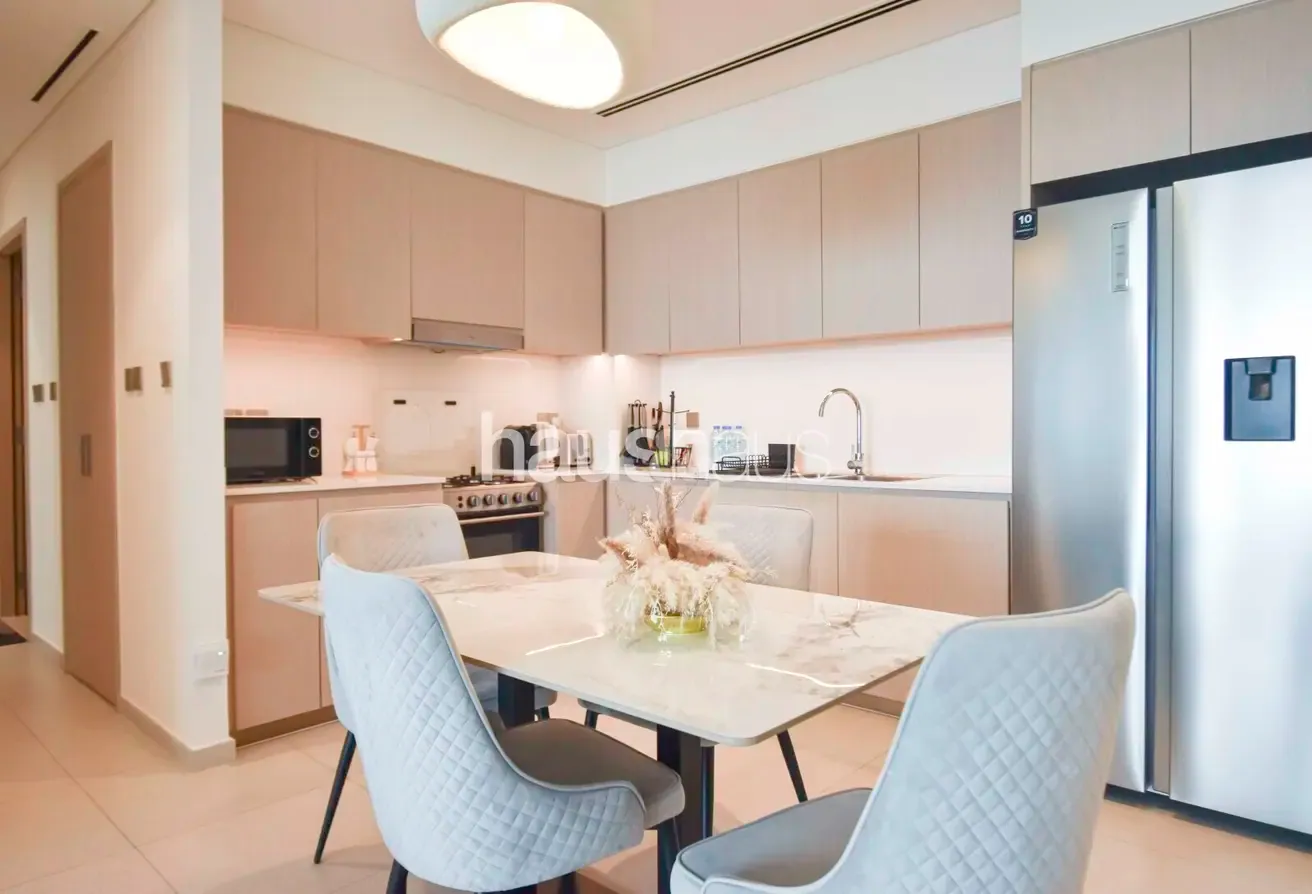 Furnished Luxury | High Floor| Skyline Views