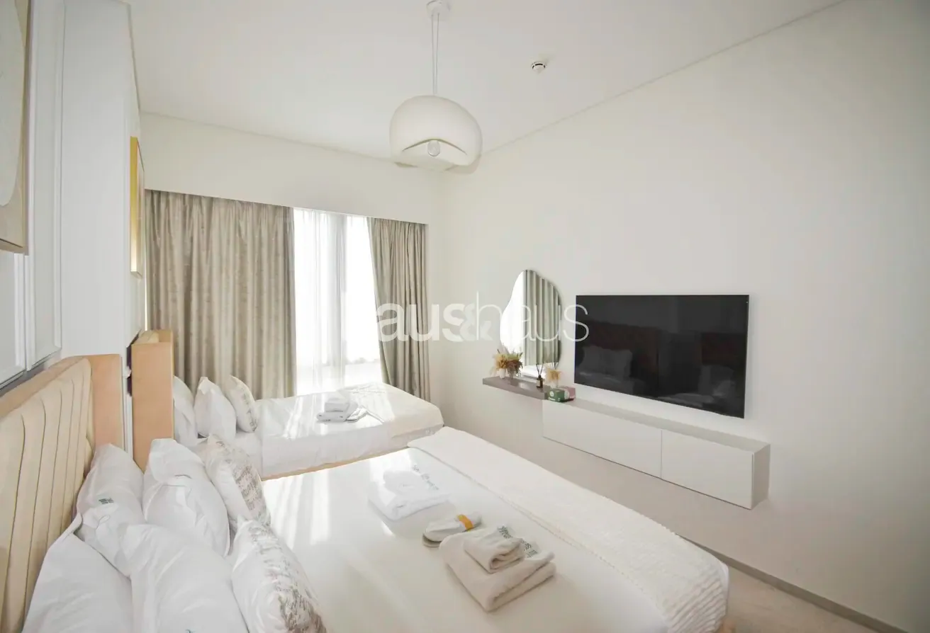 Furnished Luxury | High Floor| Skyline Views