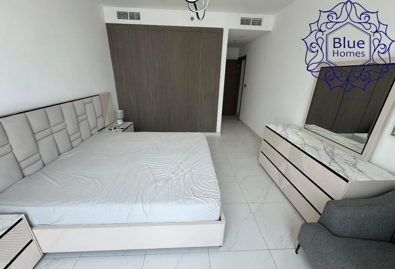 Fully Furnished, Corner 2 Bedroom , Skyline View