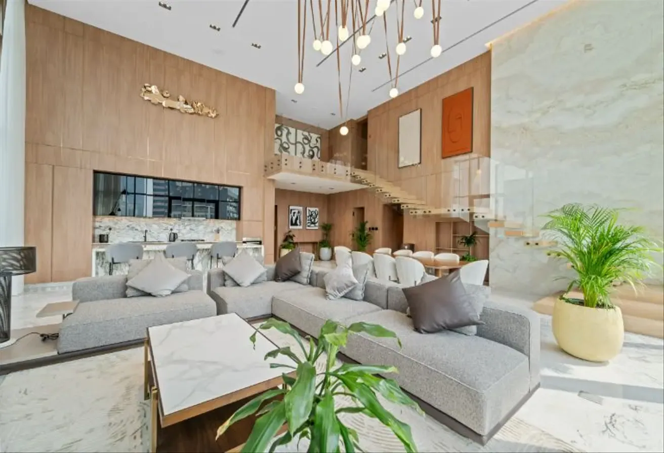 Penthouse| Bills Inclusive | Garden | Jacuzzi