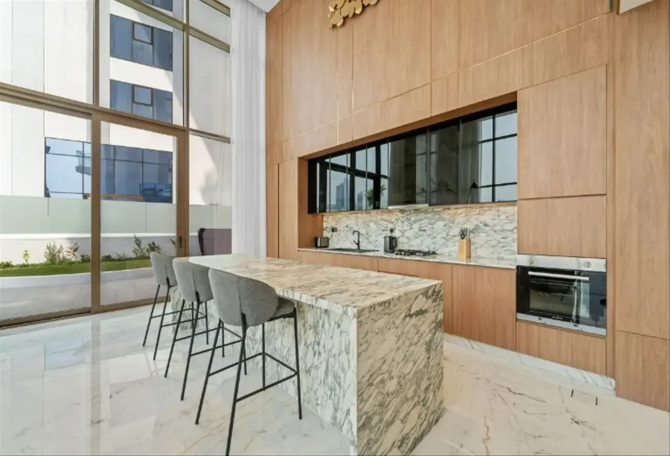 Penthouse| Bills Inclusive | Garden | Jacuzzi