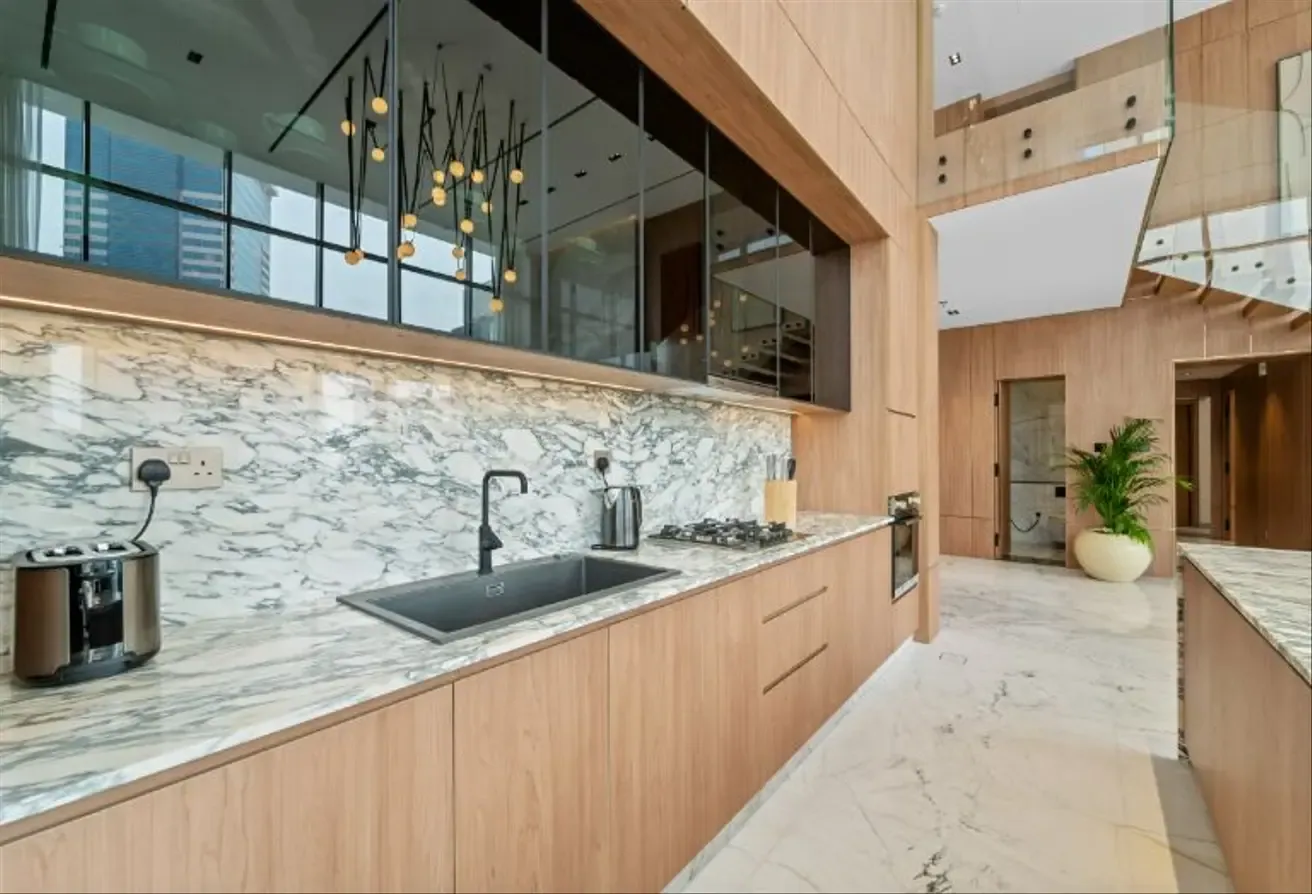 Penthouse| Bills Inclusive | Garden | Jacuzzi