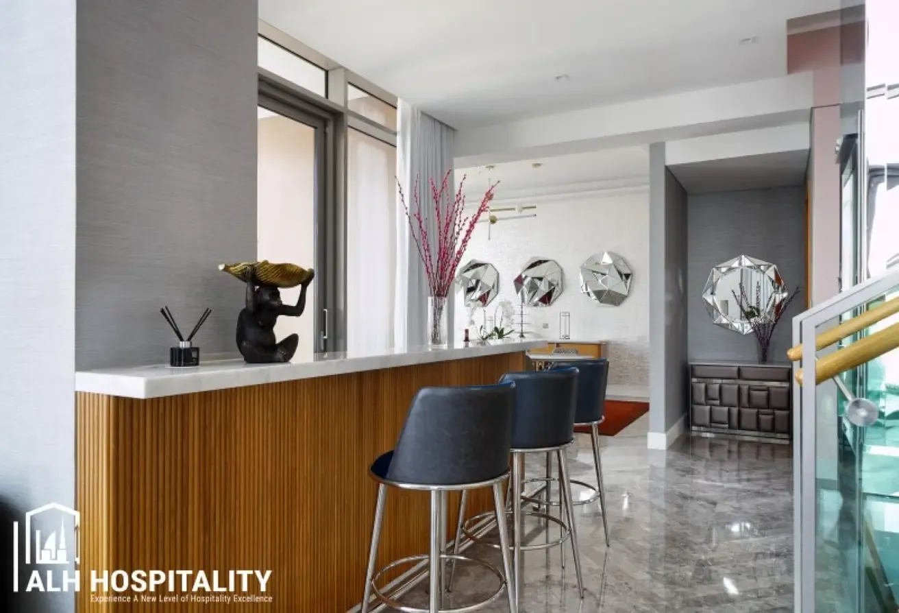 1 Bedroom Penthouse|Loft w/ Balcony|Fully Serviced