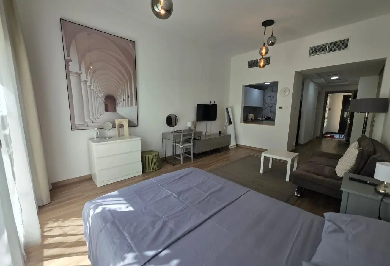 Furnished | Ready to Move | Metro