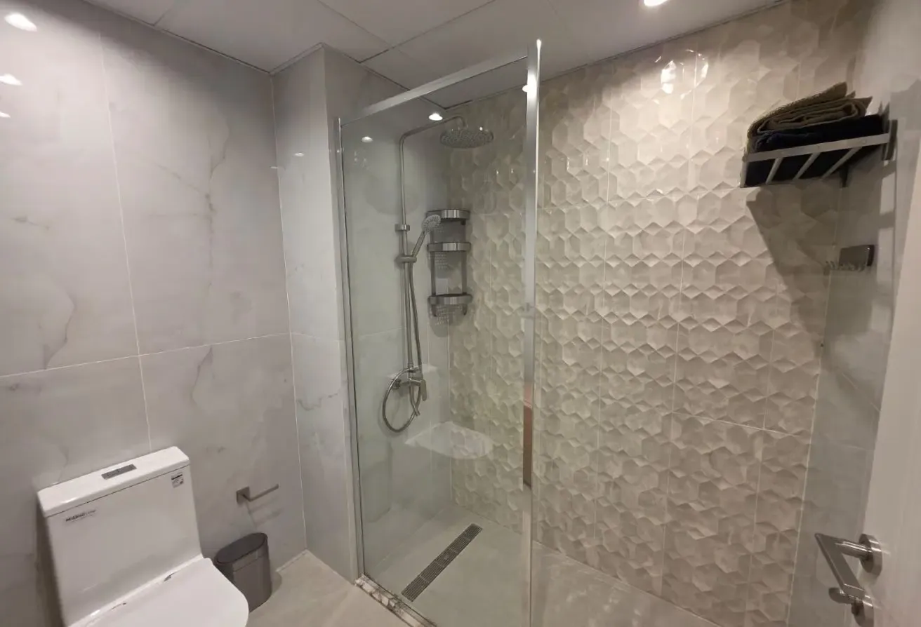 Furnished |  Ready to Move | Metro