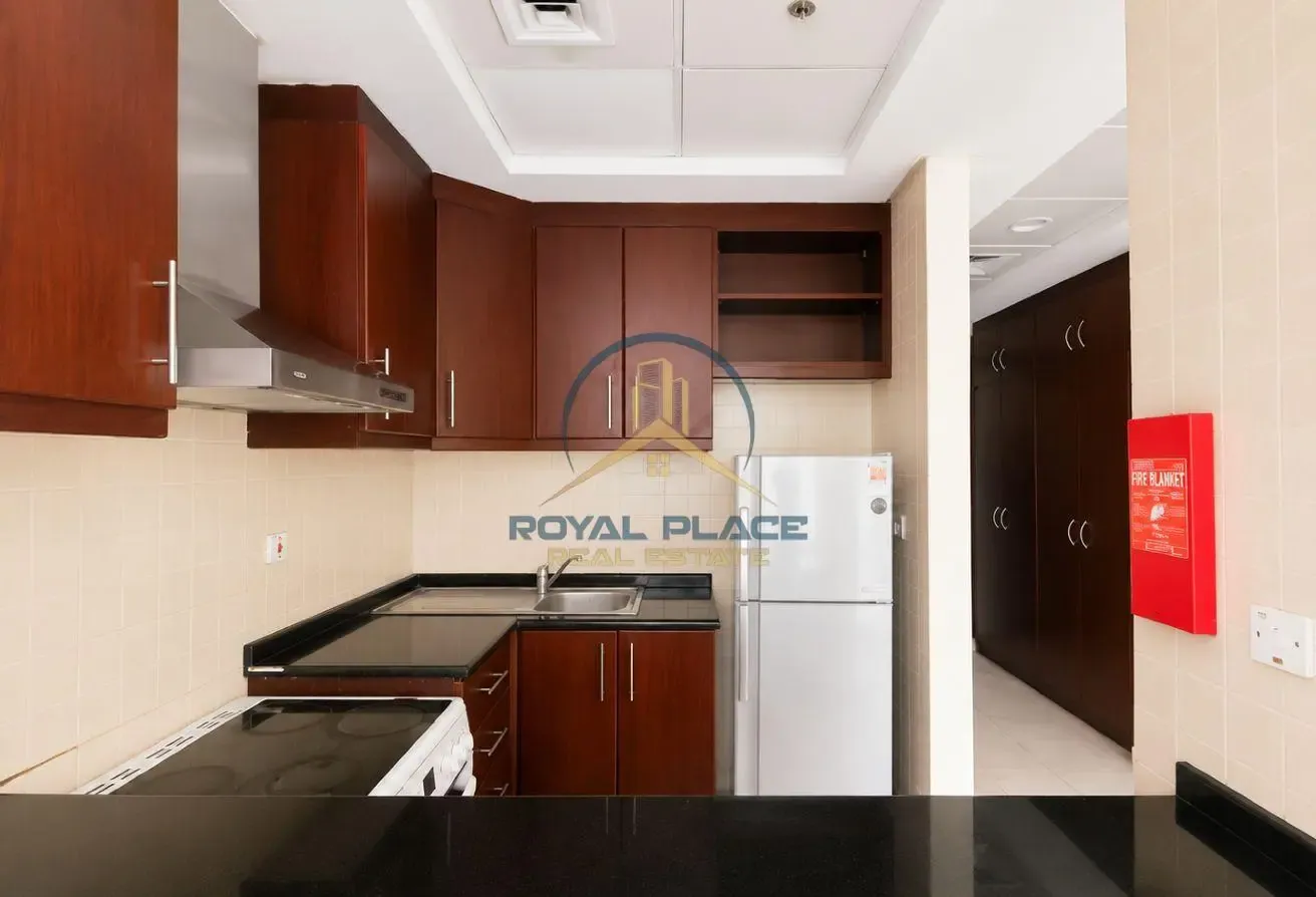 Studio | vacant | spacious | close to metro