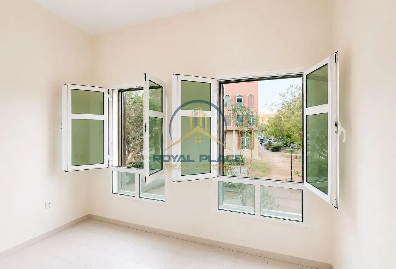 Studio | vacant | spacious | close to metro