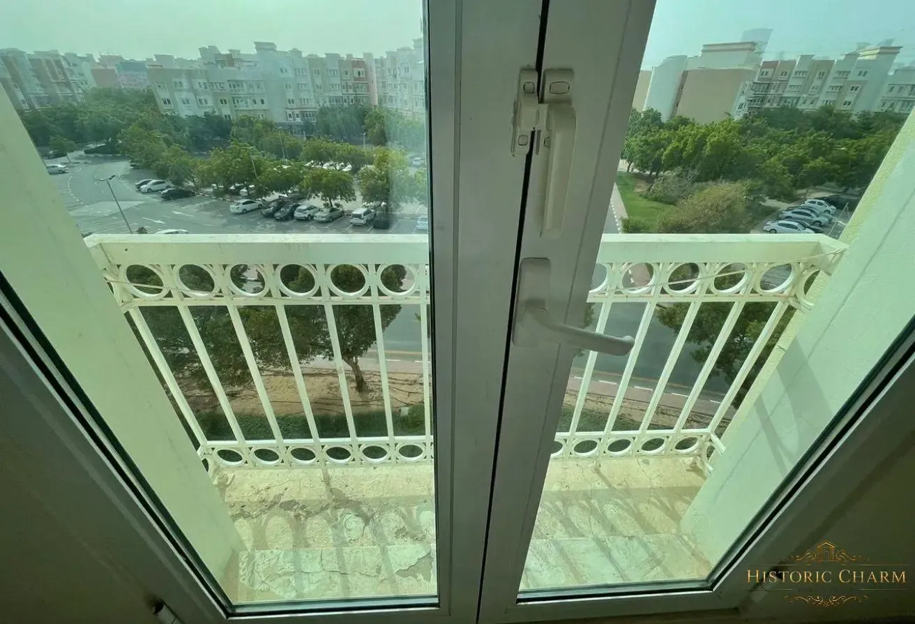 Studio Apartment | Balcony | Near Metro Station