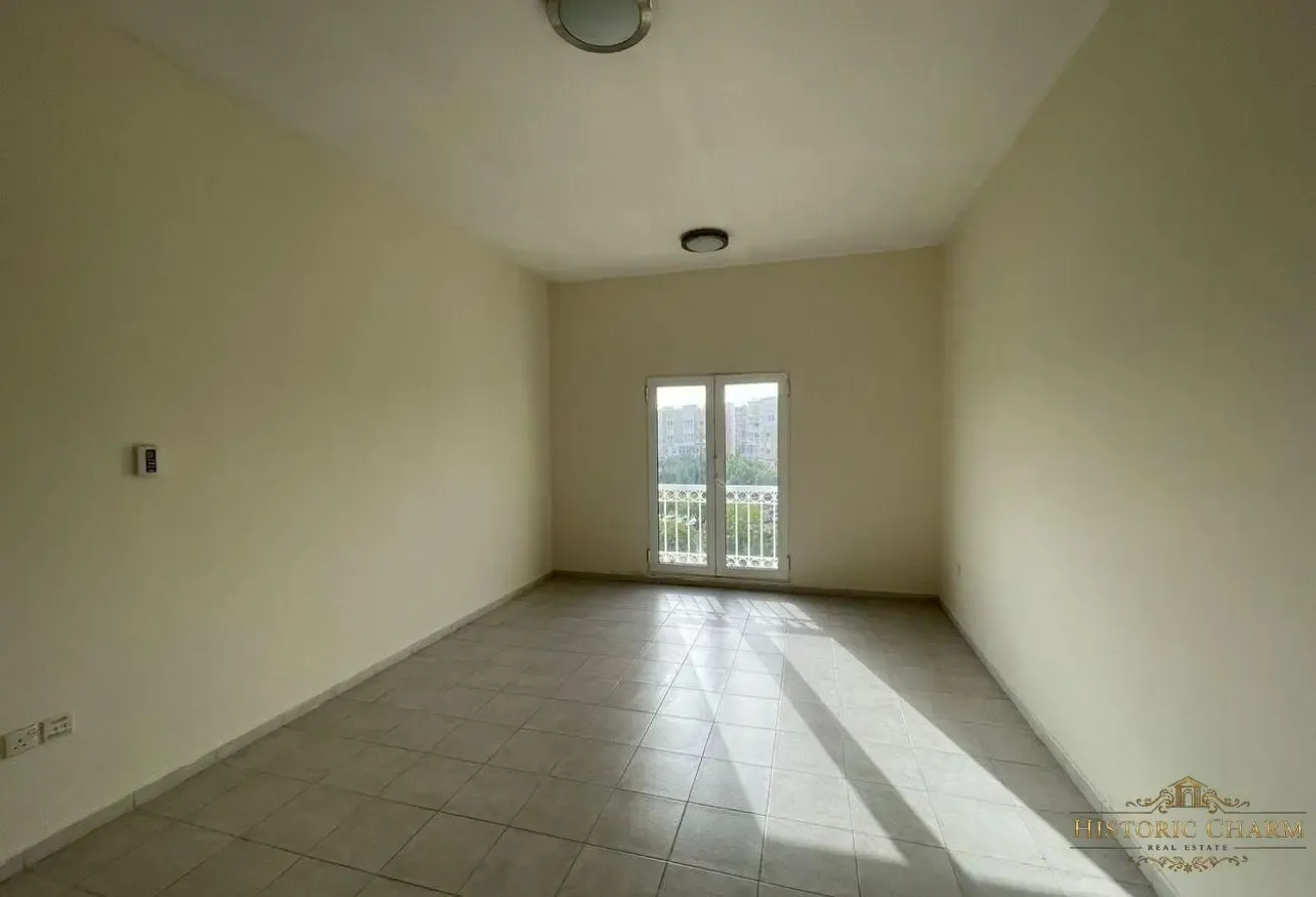 Studio Apartment | Balcony | Near Metro Station