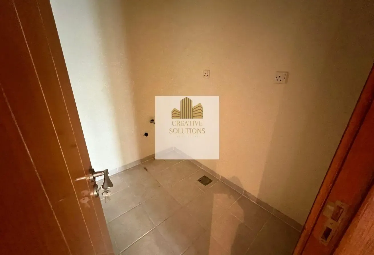 ONE BEDROOM| HUGE LAYOUT| WITH BALCONY| FAMILY|MET