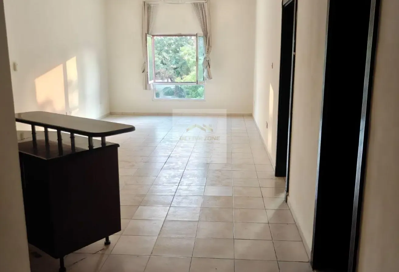 Near to Discovery Metro - 1 Bedroom Hall
