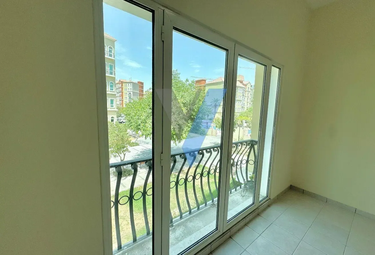 Community View | Balcony | Midfloor | Vacant
