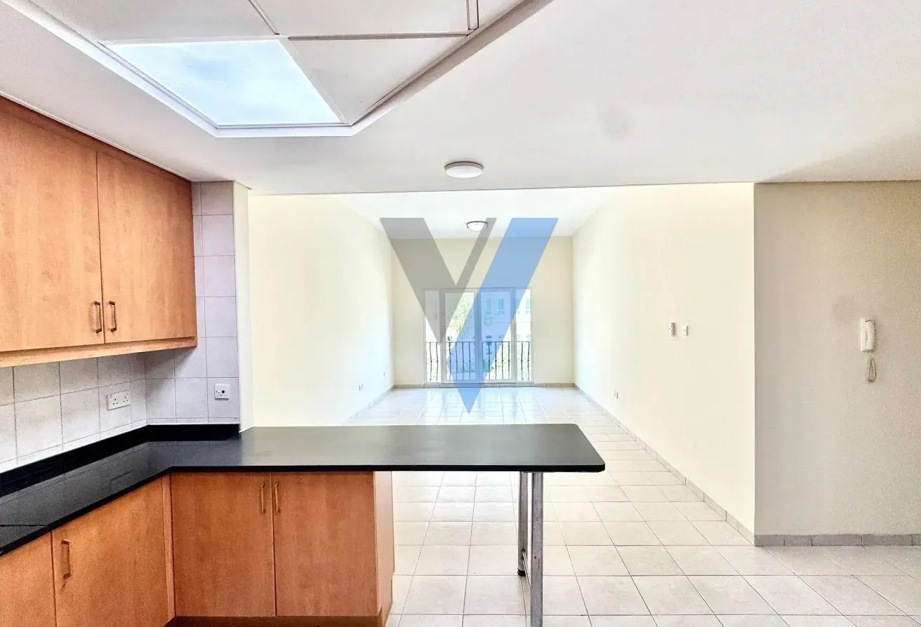 Community View | Balcony | Midfloor | Vacant