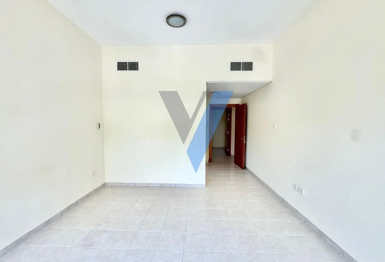Community View | Balcony | Midfloor | Vacant