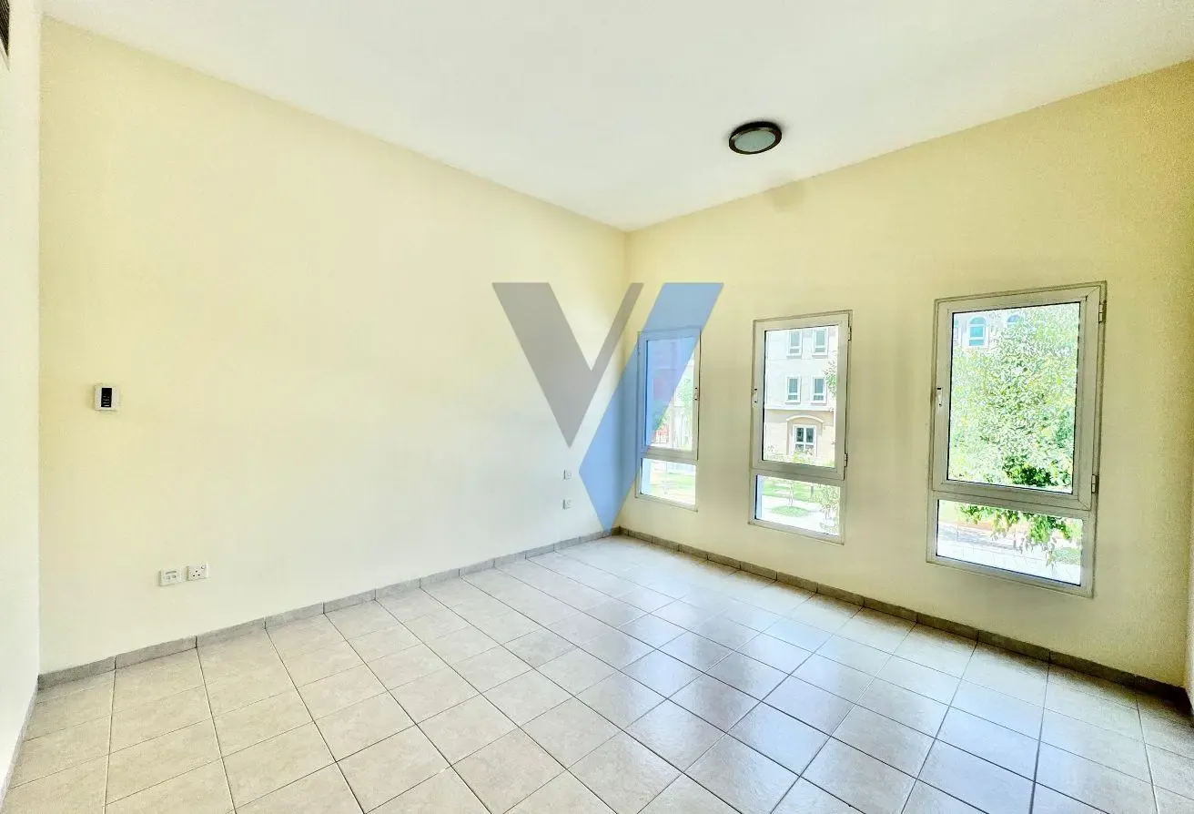Community View | Balcony | Midfloor | Vacant