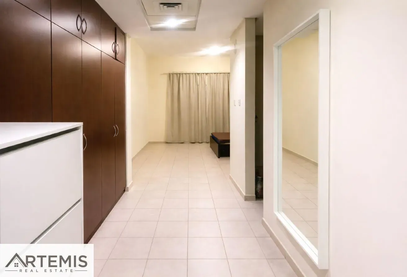 Pool View |Bright Studio |Multiple Cheques|Vacant
