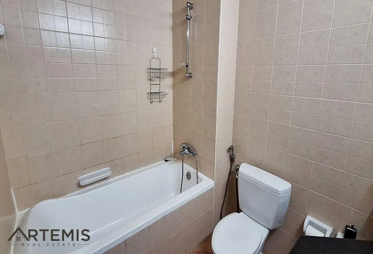 Pool View |Bright Studio |Multiple Cheques|Vacant