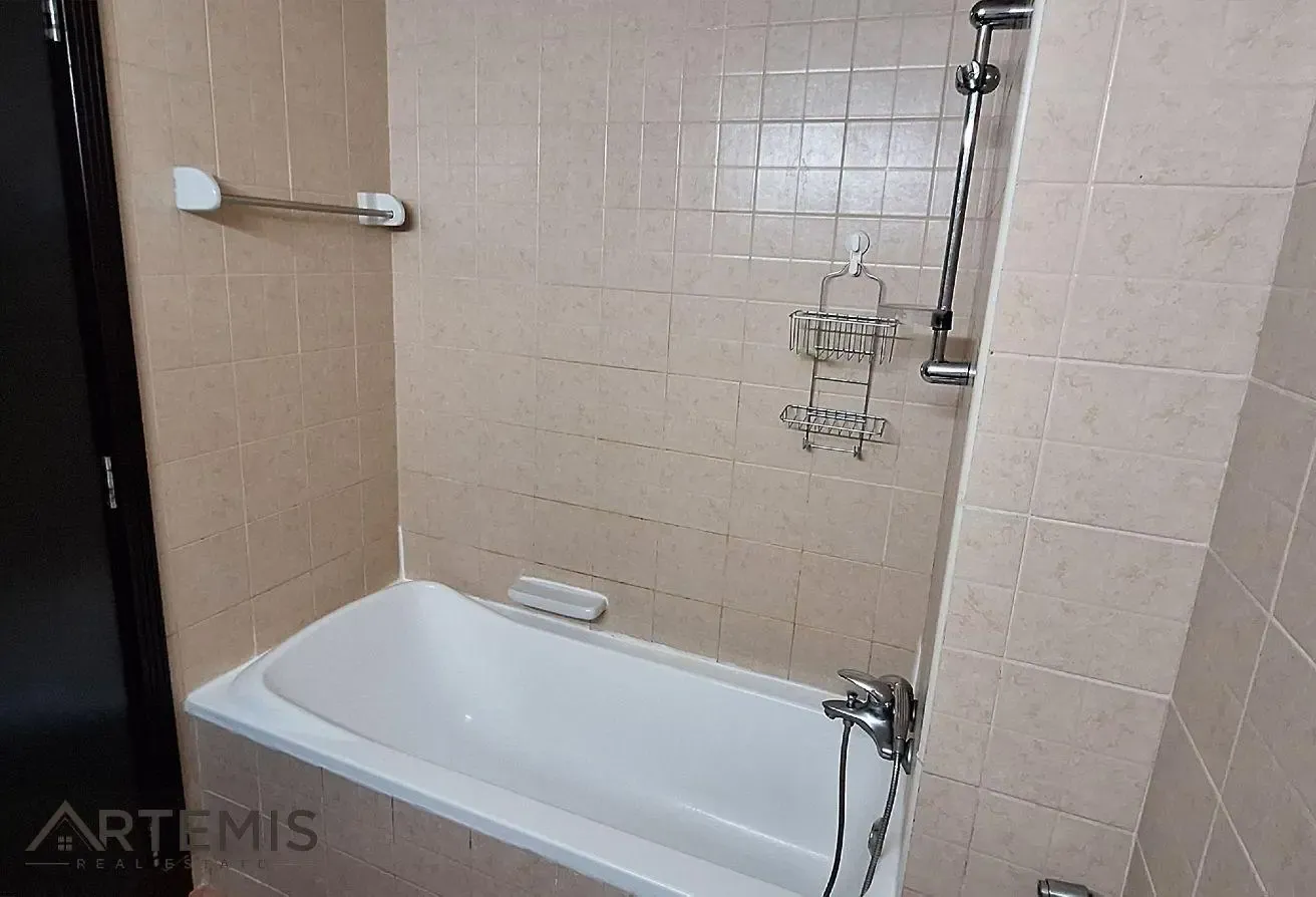 Pool View |Bright Studio |Multiple Cheques|Vacant