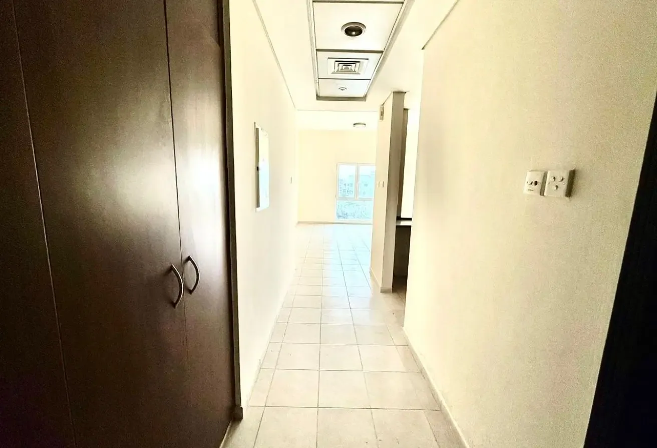 Studio with balcony near metro and market