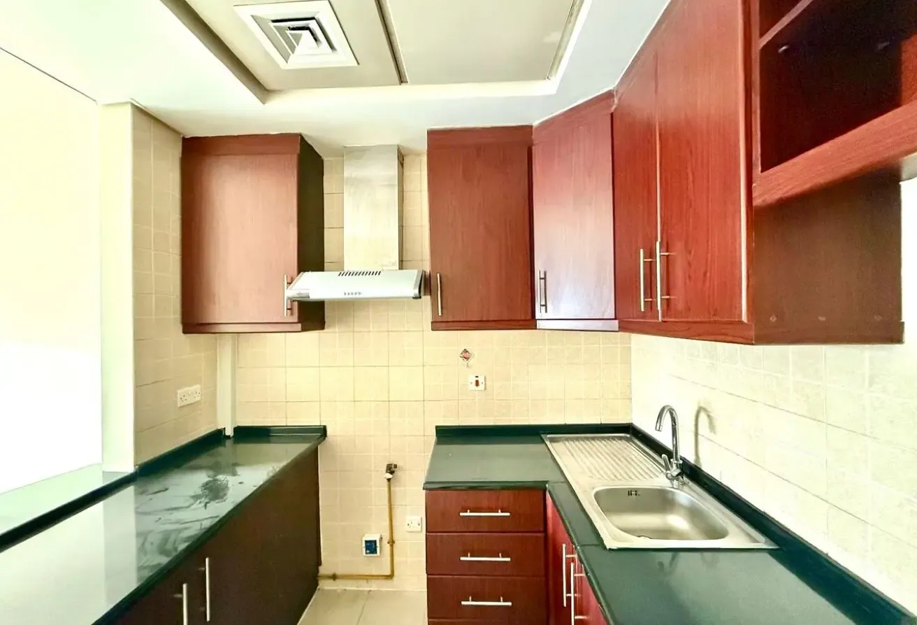 Studio with balcony near metro and market