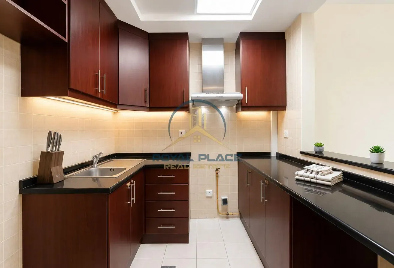 Studio | vacant | spacious | close to metro