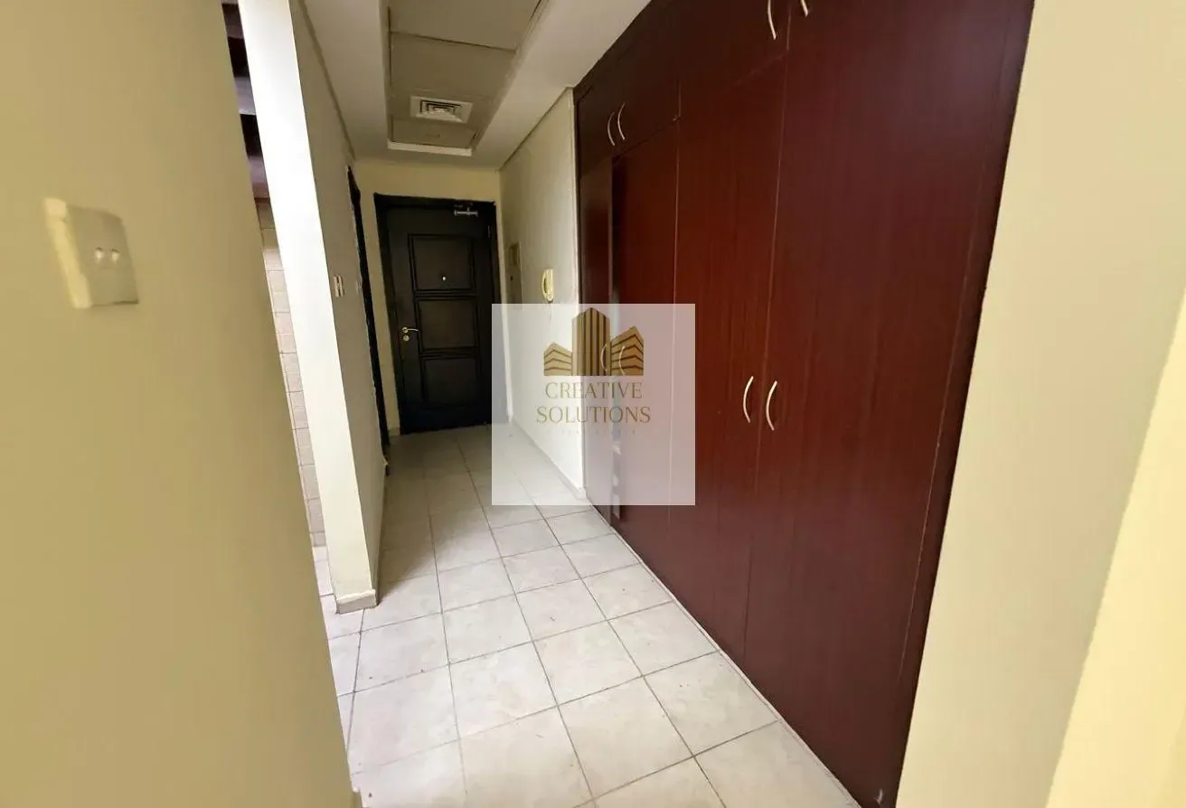 PRIME LOCATION CHILLER FREE STUDIO READY TO MOVE |