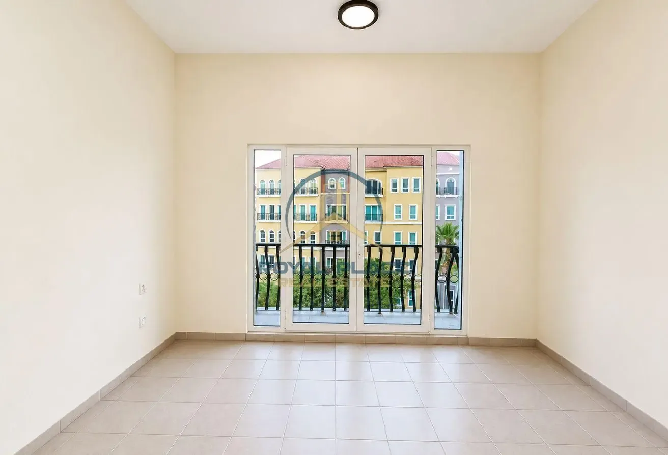 2bhk | vacant | spacious | close to metro
