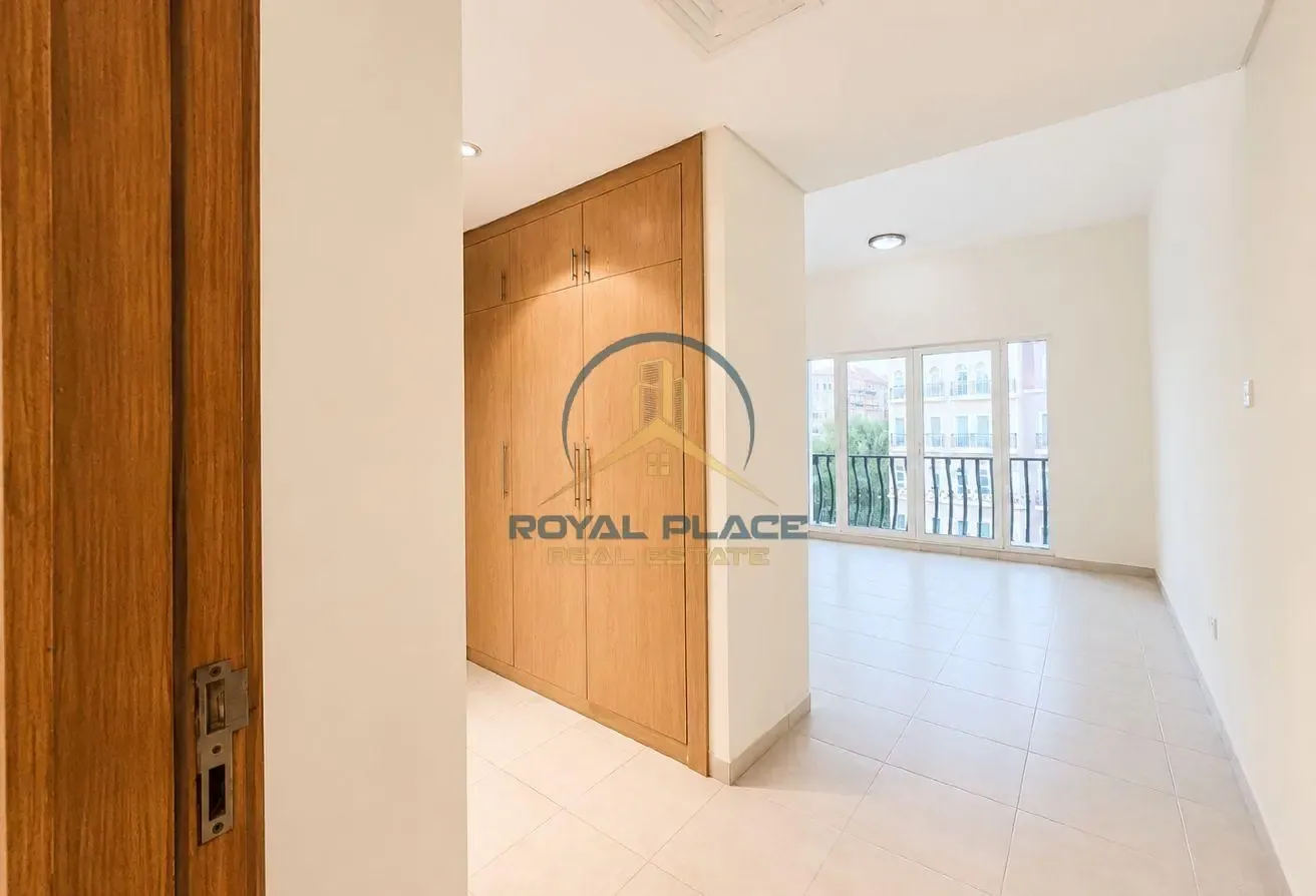 2bhk | vacant | spacious | close to metro