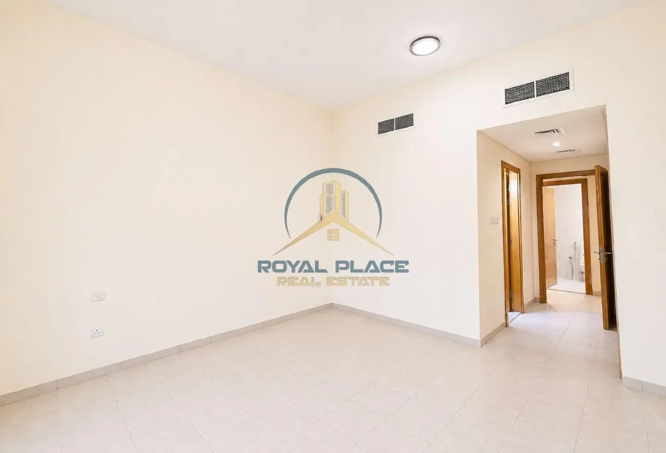 2bhk | vacant | spacious | close to metro