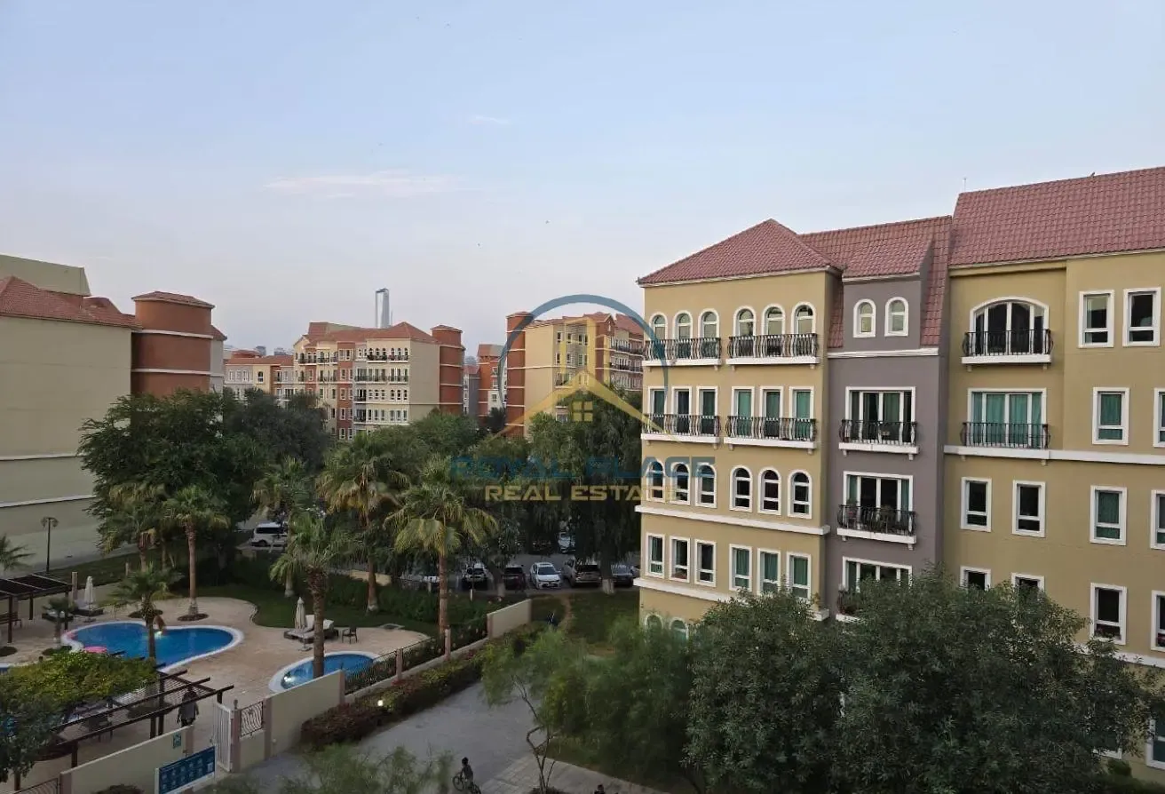 2bhk | vacant | spacious | close to metro
