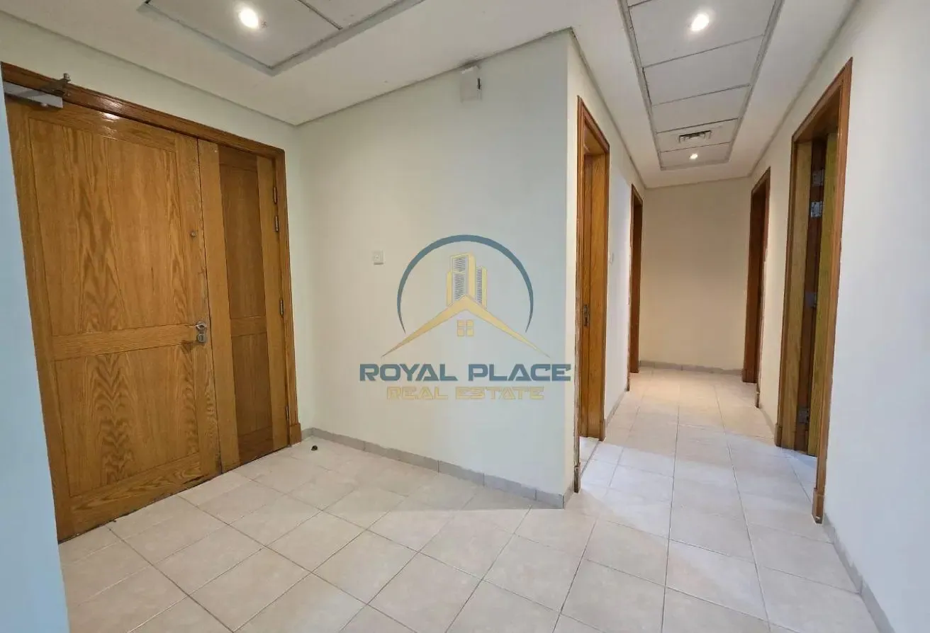 2bhk | vacant | spacious | close to metro