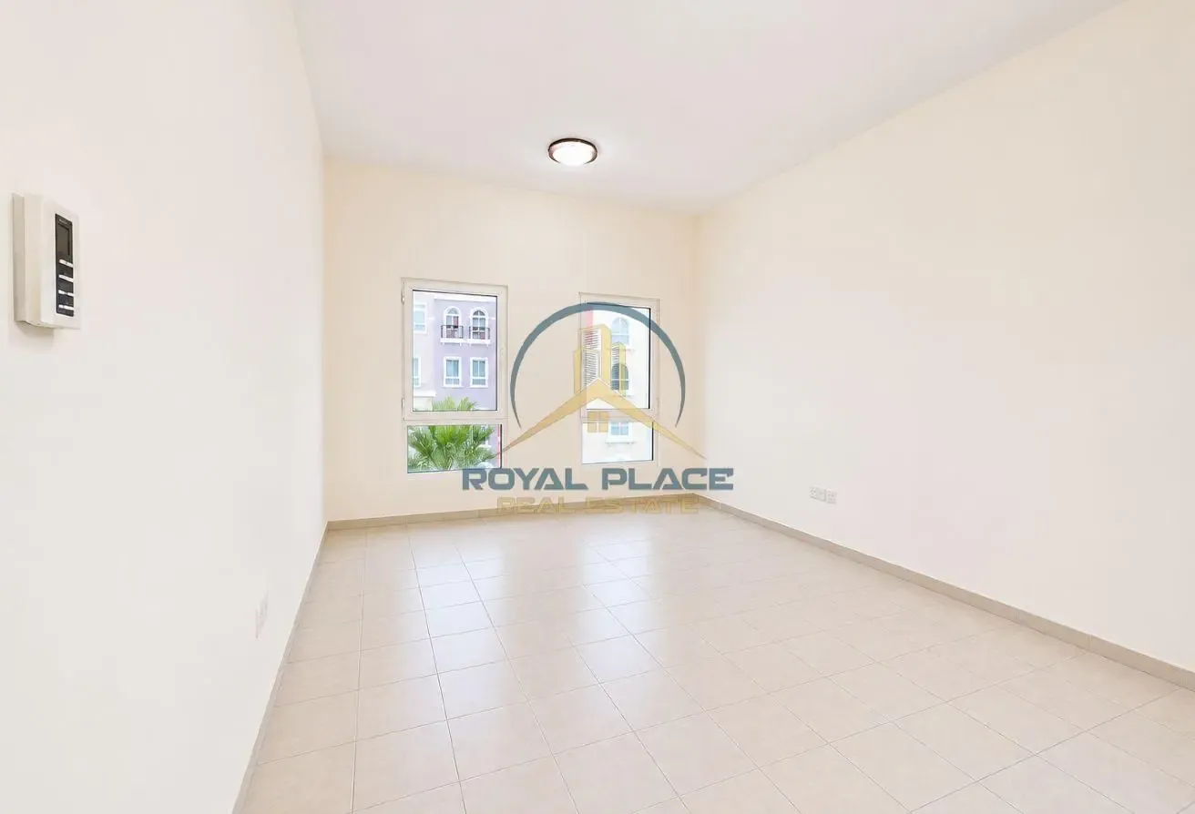 2bhk | vacant | spacious | close to metro