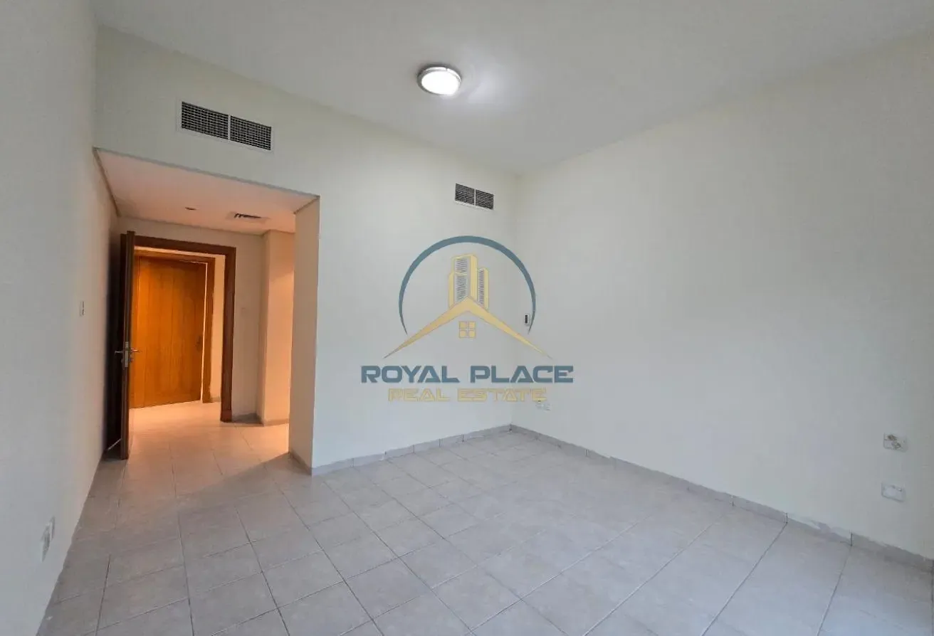 2bhk | vacant | spacious | close to metro