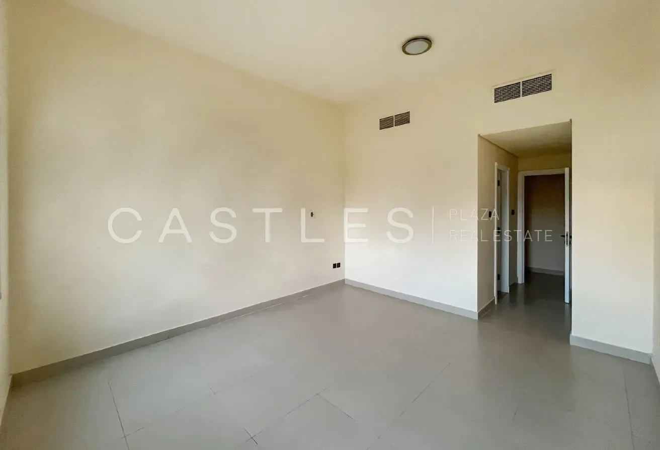 1 Bedroom | Vacant | Near Market | Fully Upgraded