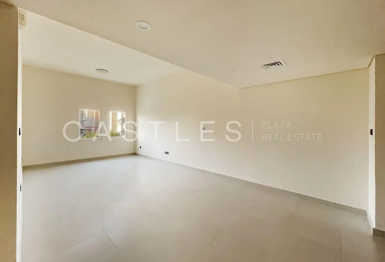 1 Bedroom | Vacant | Near Market | Fully Upgraded