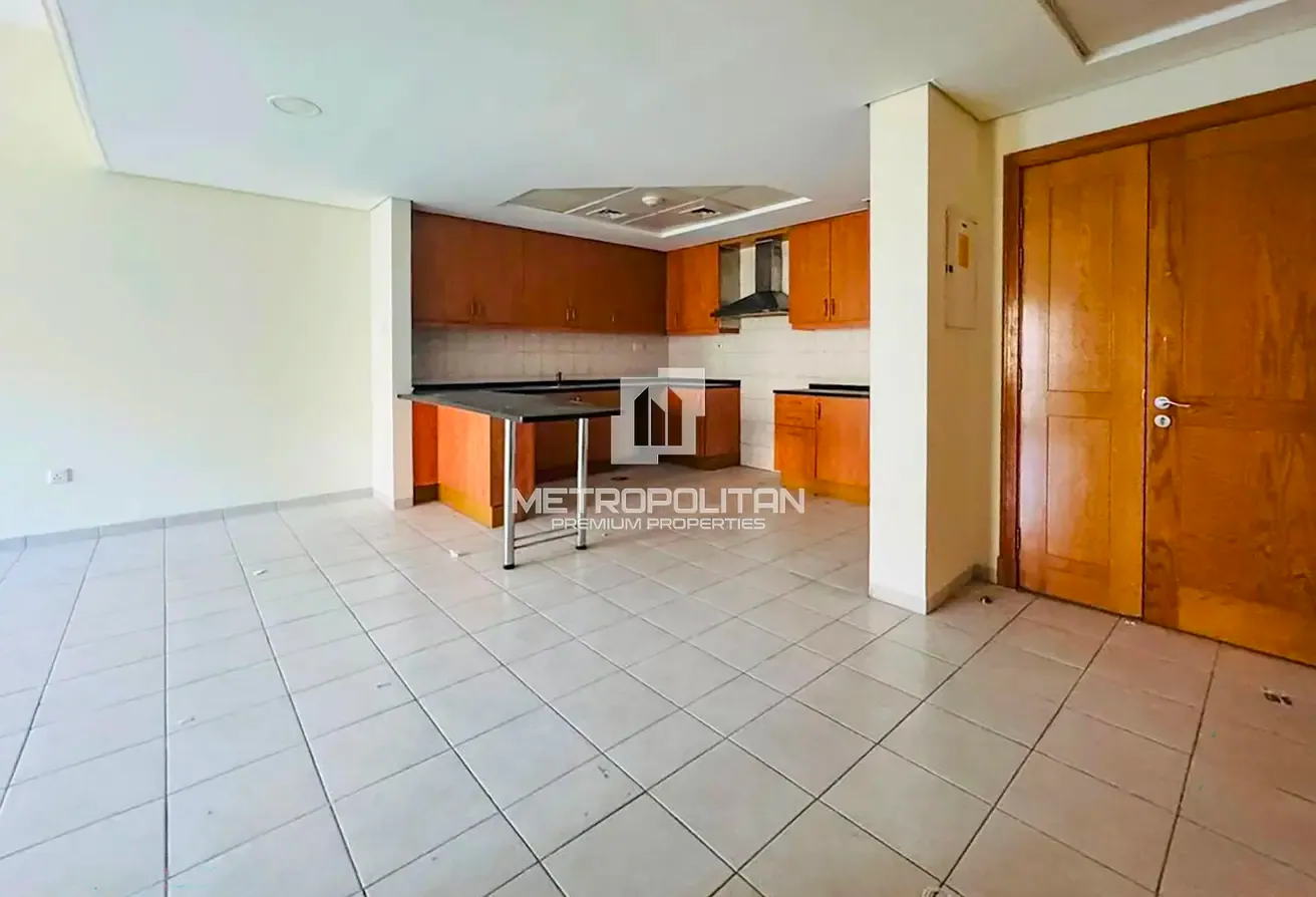 Vacant | Family Building | Community View