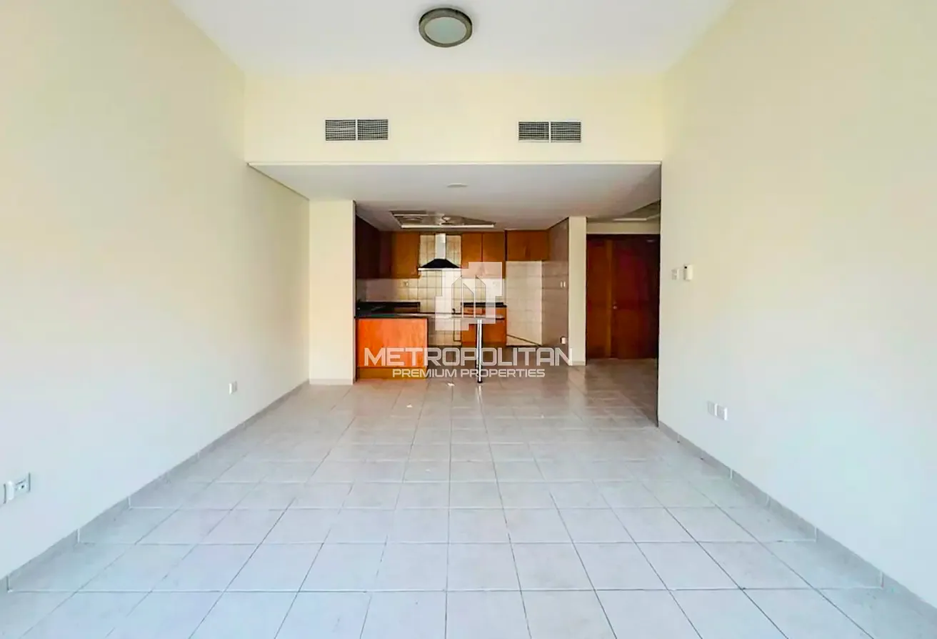 Vacant | Family Building | Community View